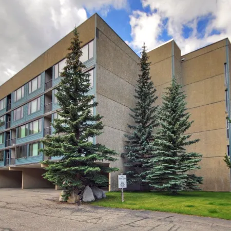 Comfortable Cozy Condo - Short Walk to American Eagle Lift - SH402 by RedAwning