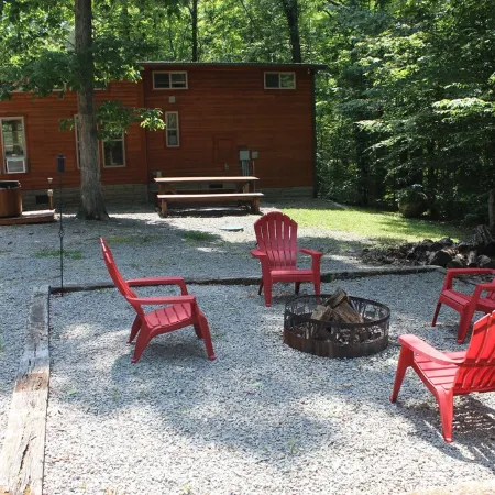 "Shore Thing", Cozy Lake Cumberland Cabin - Hot Tub, Fire Pit, Minutes from Lake