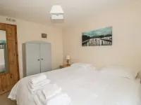 1 Park Nook Close - parking