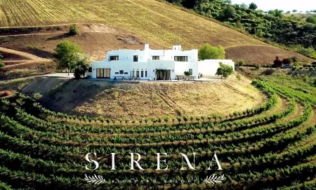 Sirena Vineyard Resort Отели рядом с достопримечательностью «Пасо Роблс Эвент Сентер»