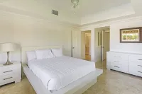 Sea La Vie - Beachside 4 Bedroom Villa, Unit #1 Hotels in der Nähe von The Hole
