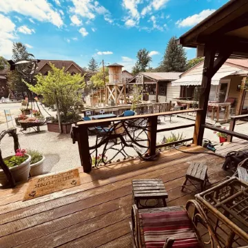 The Iris Garden Downtown Cottages and Suites