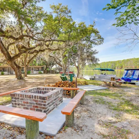Dock & Fire Pit: Scenic Studio on Suwannee River!