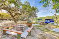 Dock & Fire Pit: Scenic Studio on Suwannee River!
