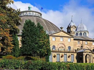 12 Eagle Parade Hotels near One Stop