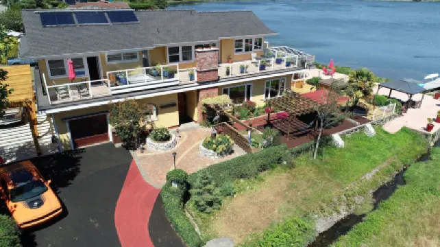 Birds of a Feather Victoria Oceanfront Studio Suites