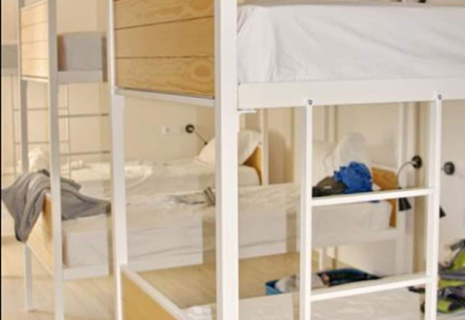 2. 톱시티 호스텔 ..