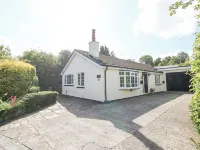 Glan Dwr Hotels in Llanfair-Mathafarn-Eithaf
