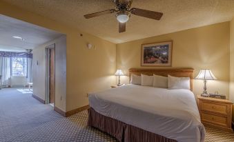 Grand Lodge Condo in the Heart of Mt Crested Butte 1 Bedroom Condo - No Cleaning Fee! by RedAwning