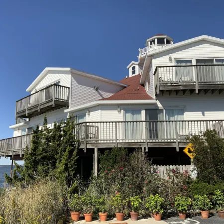 Lighthouse Club Hotel