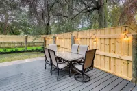 Bright Jekyll Island Home w/ Deck < 1 Mi to Beach - 3-Star