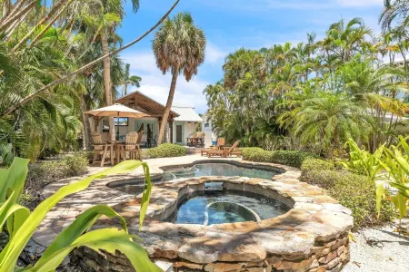 Shady Mango 2 Bedroom Home by RedAwning