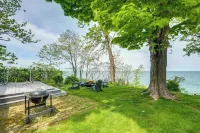 Coastal Lake Erie Cottage w/ Amazing Water Views! Hotel a Willowick