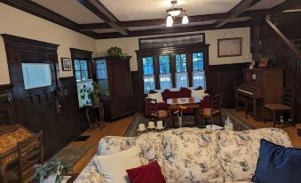 Lady Geneva Bed & Breakfast