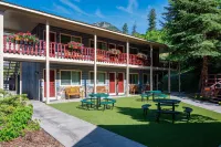 Box Canyon Lodge and Hot Springs
