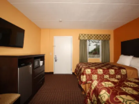 Blue Sky Inn Glens Falls-Saratoga-Lake George Hotels in Moreau