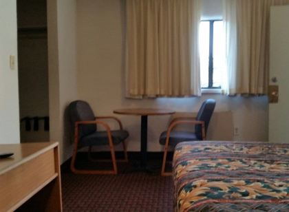 National 9 Inn Sand Canyon