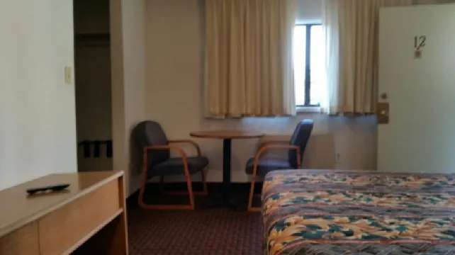 National 9 Inn Sand Canyon