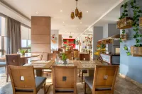 The Ray Hotel and Studios - Breakfast