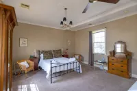 The Globe Inn Hotels in Murrumbateman