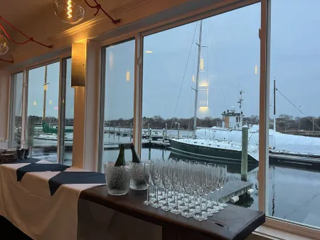 The Hotel at Cape Ann Marina Отели в г. Глостер