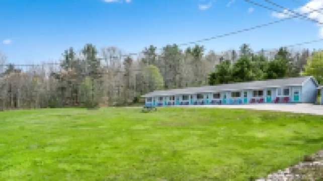 Homeport Motel فنادق في 