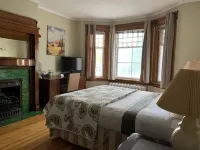 Rideau Inn Hotels near Rideau Canal