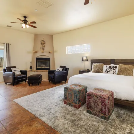 Horizon House Hot Tub, Fire Pit & BBQ Adobe in Jt 4 Bedroom Home by RedAwning