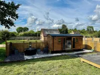 Mooffitch Riverview Hut Hotels near Hartpury University and Hartpury College