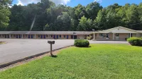 Imperial Lodge Hotels in Humphreys County