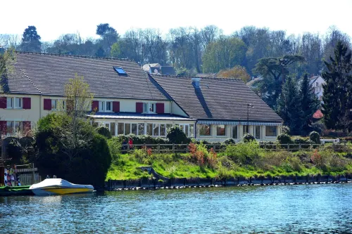 Logis - Hôtel & Restaurant des Lacs Paris Sud Hotels in Viry-Chatillon