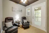 Private Hot Tub, Yard Pet-Friendly Whittier Cabin - Wifi