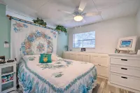 Waterfront Studio w/ Dock Access in Inglis! - Apartments