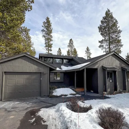 Modern Sunriver Home w/ Hot Tub: Ski, Hike & Bike!