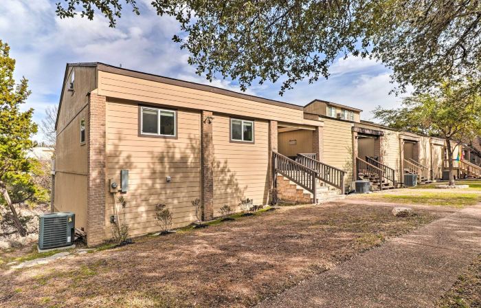 Lakefront Home w/ Point Venture Golf Access!