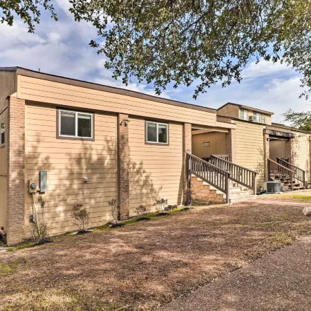 Lakefront Home w/ Point Venture Golf Access!