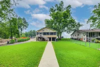 Ferriday Lakehouse w/ Private Dock, Deck, & Yard! - Park Yeri