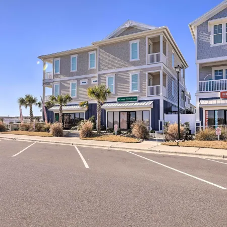 Gorgeous Emerald Isle Getaway Walk to Beach!