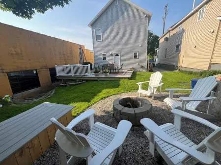 Family-Friendly Retreat Near Manistee Riverwalk - Dogs Allowed