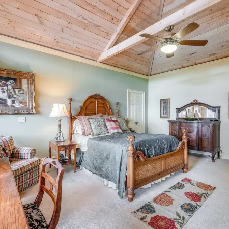 Million-Dollar Views & Patio: Hiawassee Hideaway