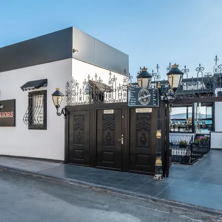 Art & Interiors Отели рядом с достопримечательностью «Ворота Миндоса»