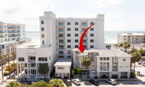 Coastal Sea Side Townhome - Walk to Beach!