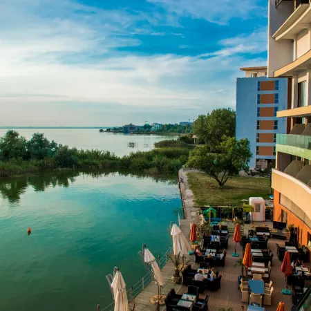 Hotel on Plonge Junior