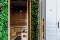 Queen's Court Hotel & Residence - spa