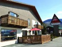 Chalet Continental Motel Hotels in Valemount
