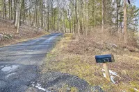 West Cornwall Cabin ~ 4 Mi to Covered Bridge! - Pet friendly
