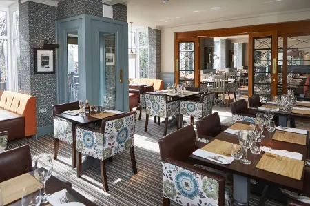 Anglesey Arms Hotel Отели в г. Менай Бридж