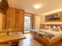 Berghotel Miramonti Hotels in Tesero