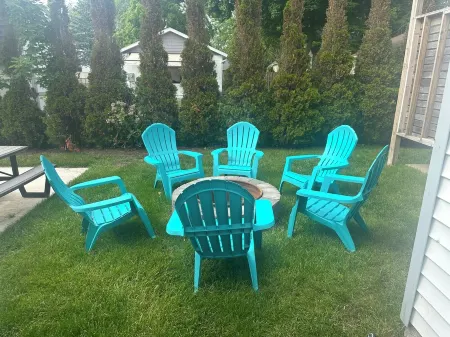 Lighthouse Cottage: 1 block from the beach, 2 blocks to downtown!