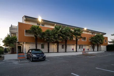 Sure Hotel by Best Western Rochefort-sur-Mer Отели в г. Пон-л'Аббе-д'Арну